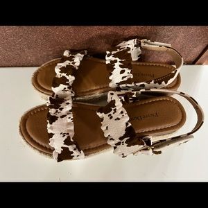 Pierre Dumas Womens Cow Print Sandals size 9 new No box